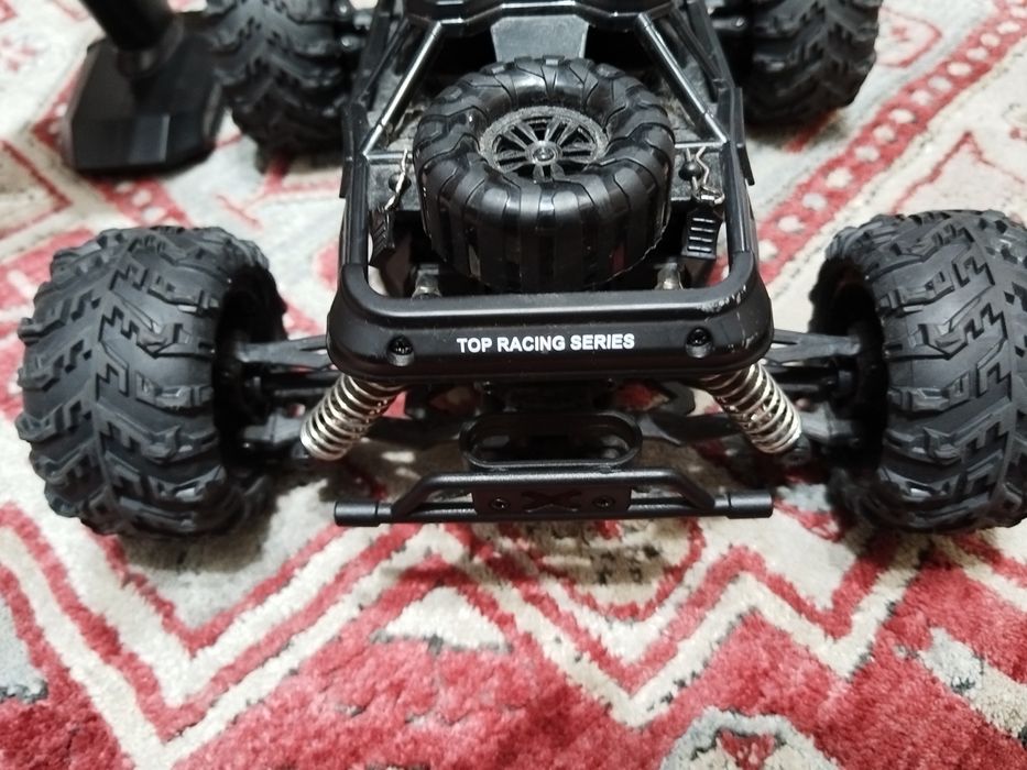 Продам машинку на радиоуправлении