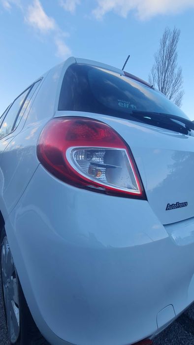 Употребяван Renault Clio 2011 бял дизел 202 000 км ръчна 75 кс Евро 5