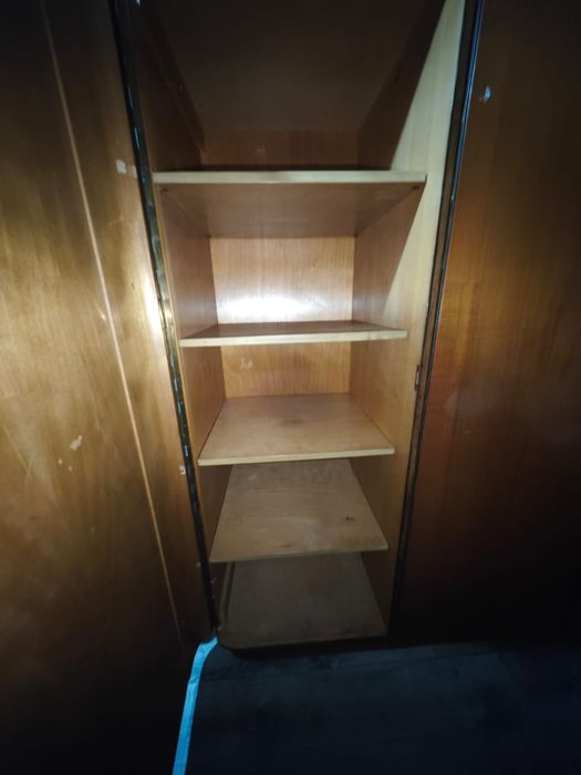 Продам шкаф лакированный