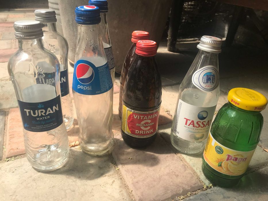 Бутылки стеклянные с винтовой крышкой