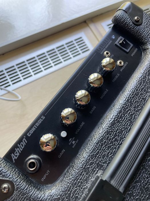 Продается комбоусилитель Ashton