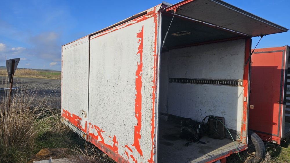 Фургон термоизолиран с плъзгащи врати