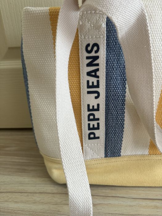 Чанта от плат Pepe Jeans