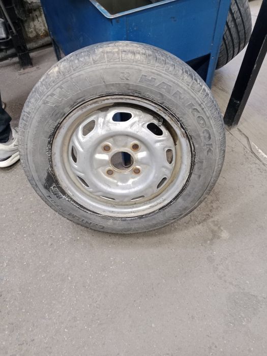 2 диска с резиной на запаску