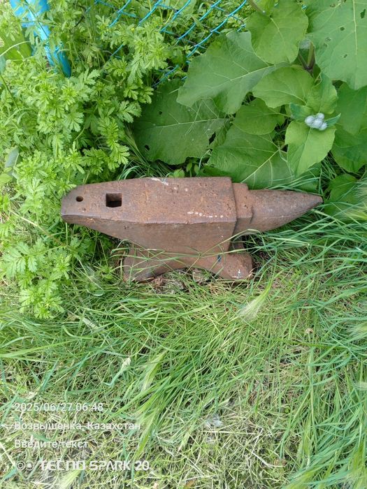 Продам накавальня тиски стартер генератор все что на фото