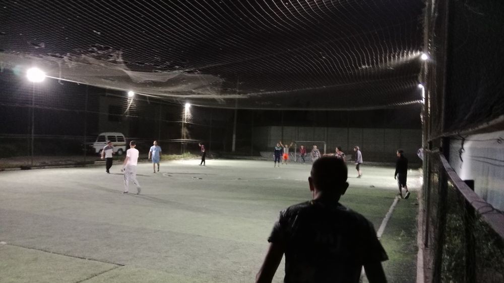 Futbol maydoni sotiladi