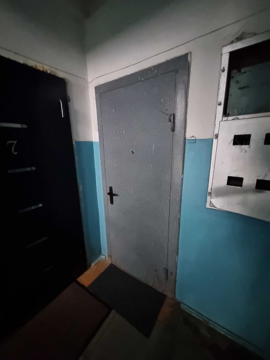 Продам не дорого входную железную дверь