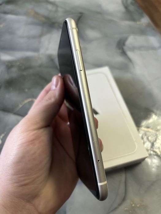 Продаю iphone 11/64GB в идеальном состоянии.