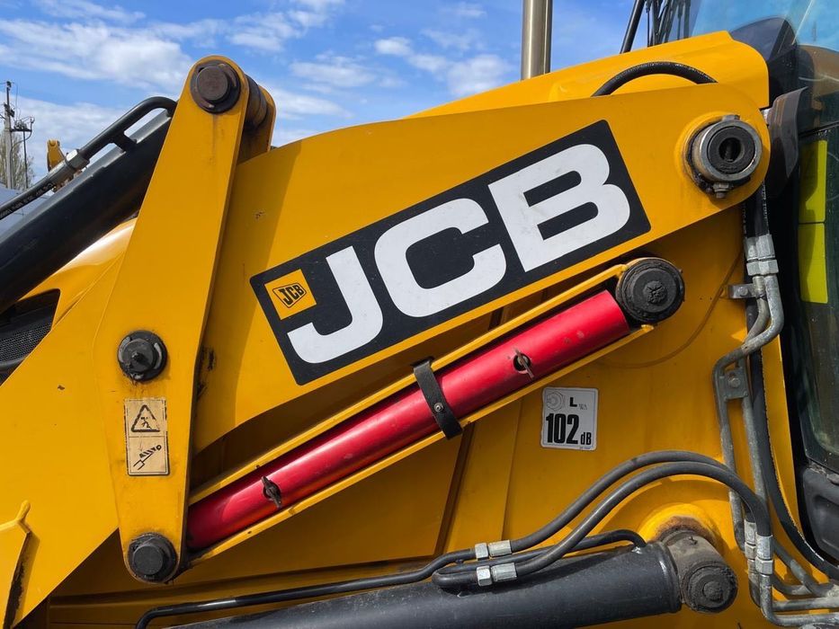 Трактор Экскаватор JCB