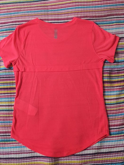 Tricou sport Under Armour S,roz aprins