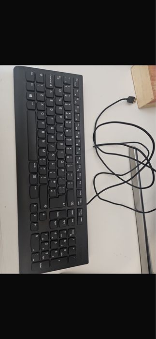 Tastatură Lenovo originală cu fir – layout US – nouă, nefolosită
