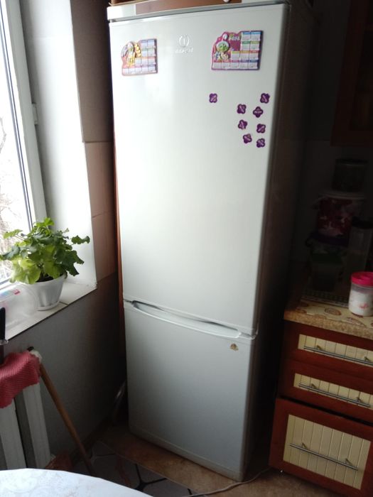 Продам холодильник