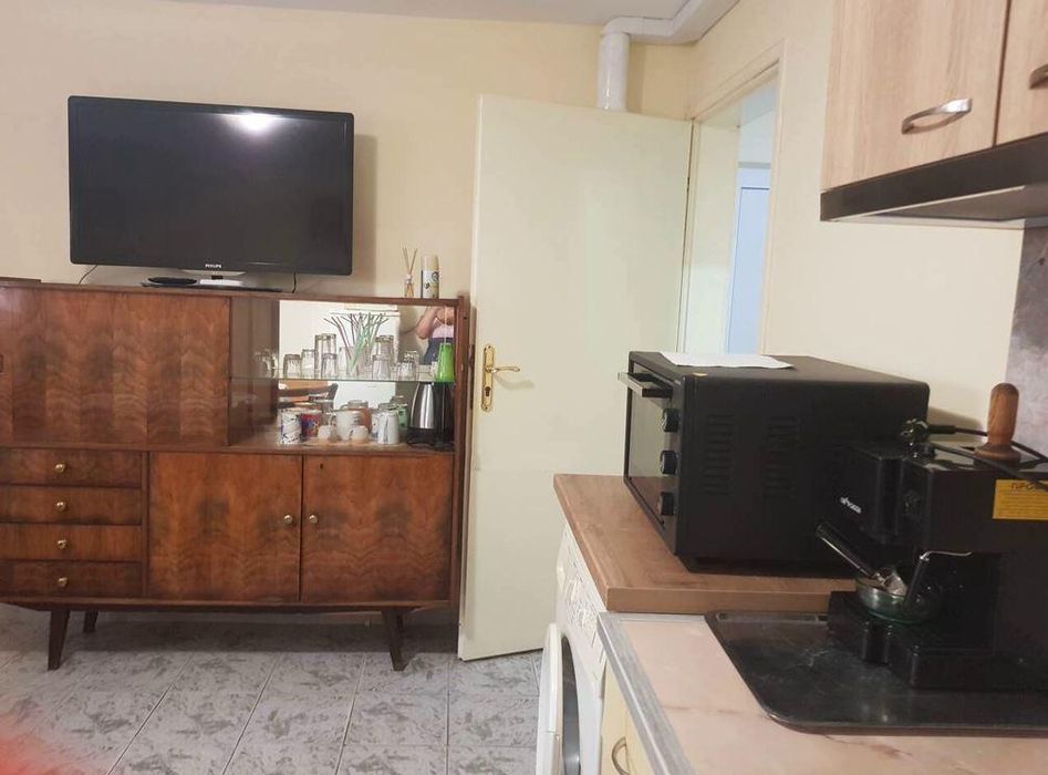 Дава се под наем Двустаен апартамент в Бургас, Център - 40 кв.м за 336.6 € - Снимка #1