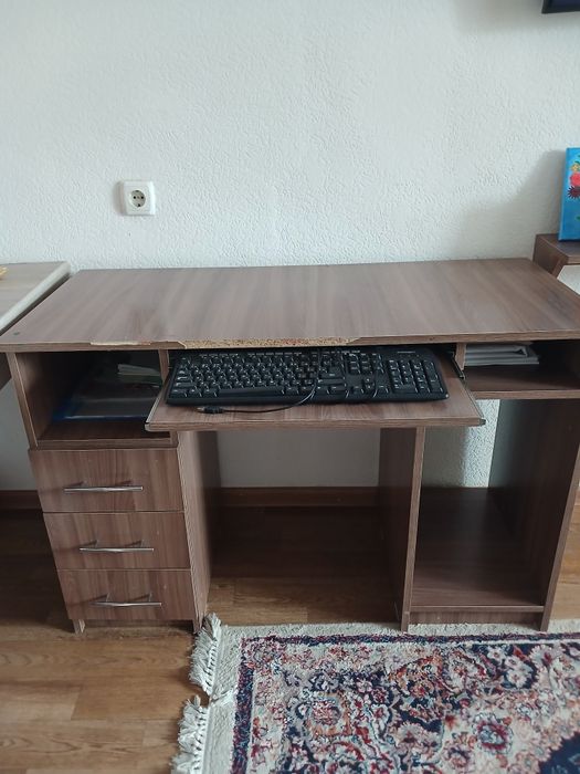 Продам компьютерный стол