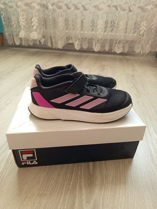 Маратонки Adidas номер 35