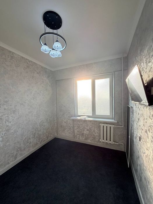 Продается 1 комнатная квартира на Кадышева бывшее общежитие.