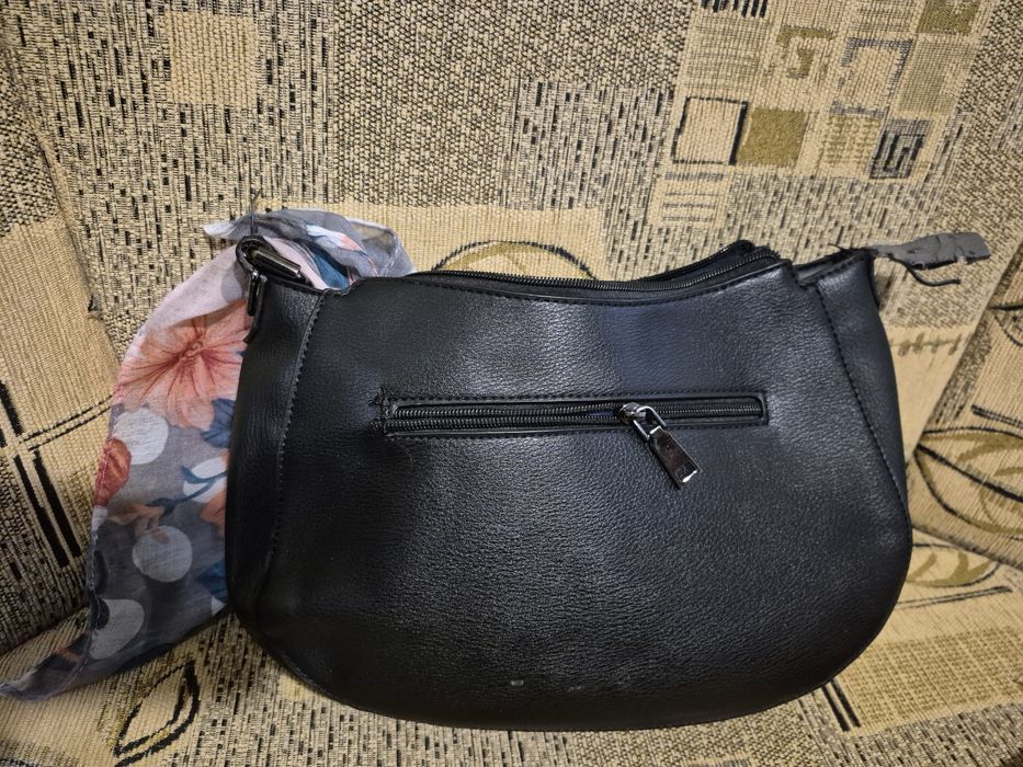 Чанта от естествена кожа подарявам.