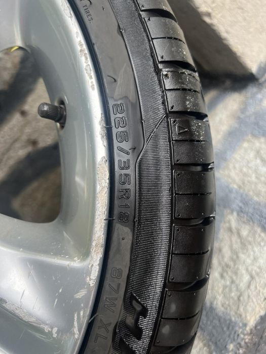 Продавам Летни Гуми 225/35/18 с джанти 18ки