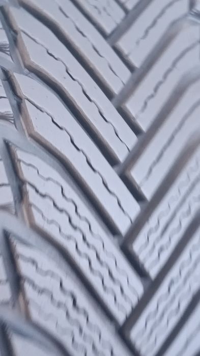 215/55/17 Michelin Дот 2123