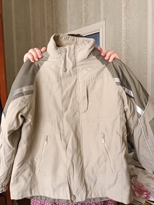 Продаеться подросковая куртка двойка