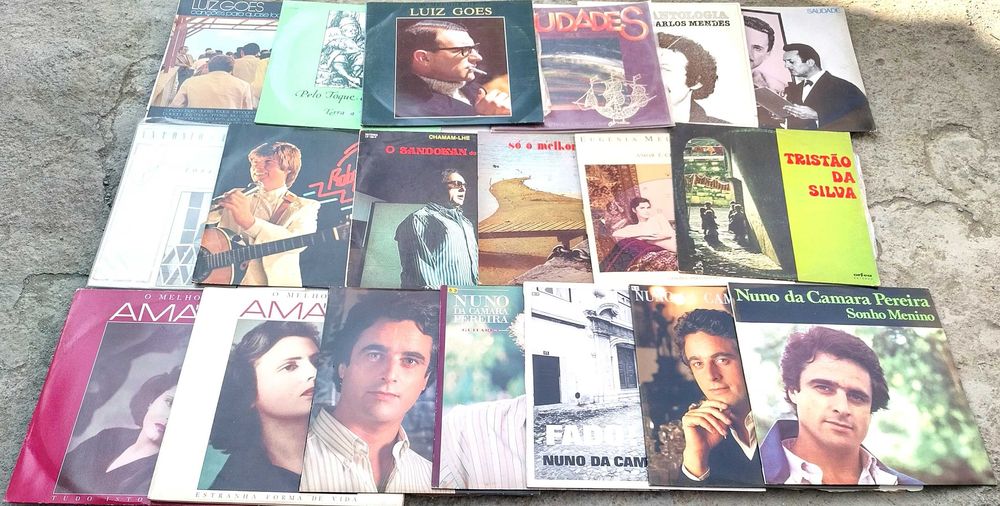 Лот, състоящ се от 112 винилови плочи, EP и LP плочи.