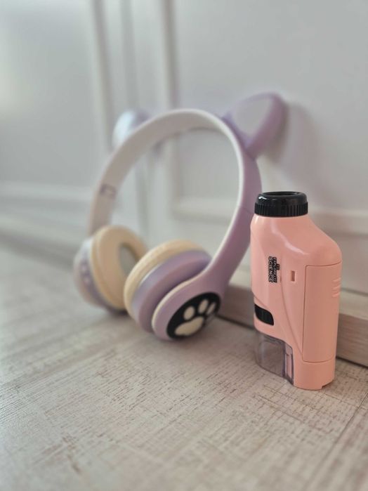 Безжични слушалки с котешки уши и микроскоп