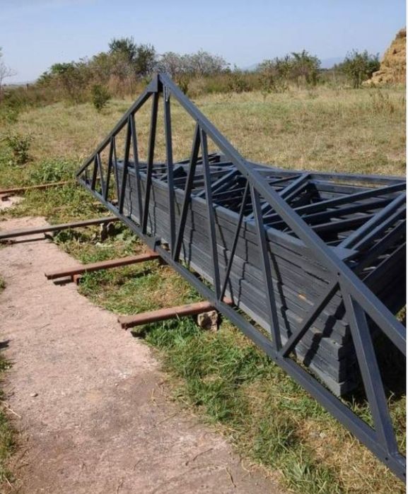 Vând schimb structura metalica confecționată din profil ipe 12X25X5