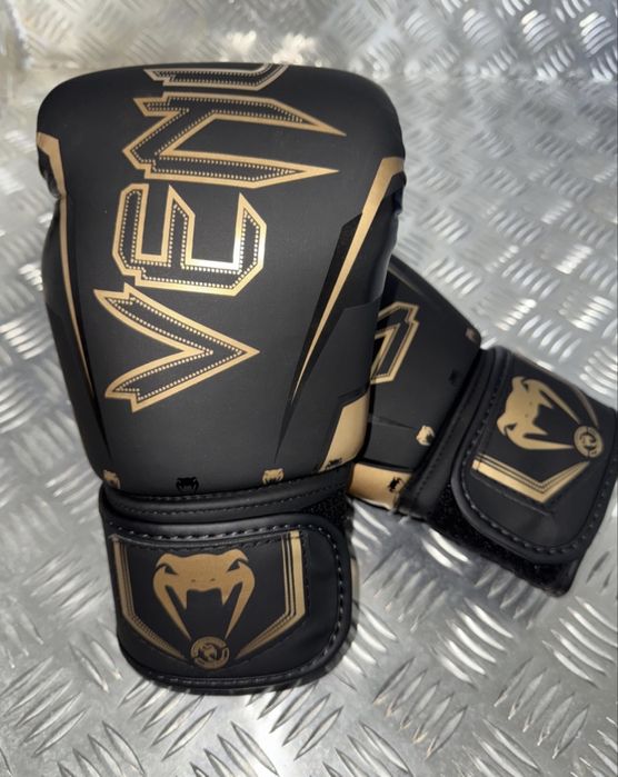 Боксерские перчатки