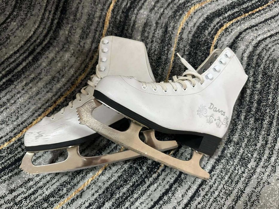 Фигурни кънки за лед