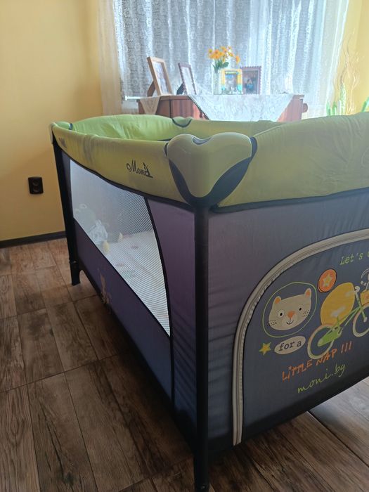Детска кошара с матрак.