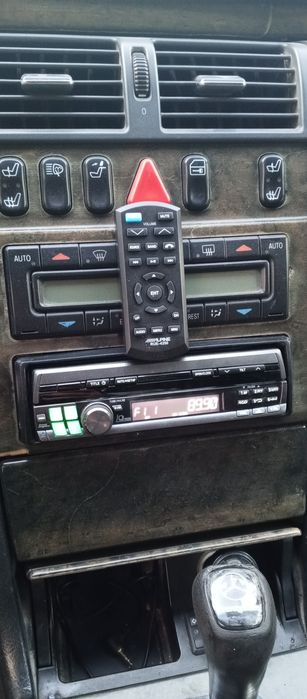 Продаётся магнитола алпайн CVA-1014R