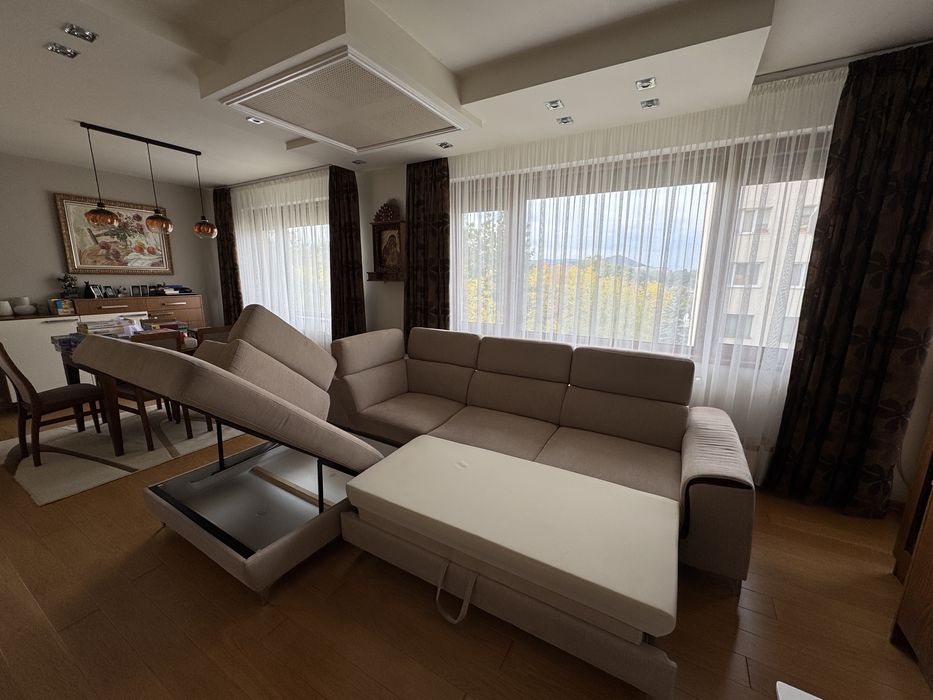 Диван, разтегателен с лежанка и подвижни подглавници. 280/220