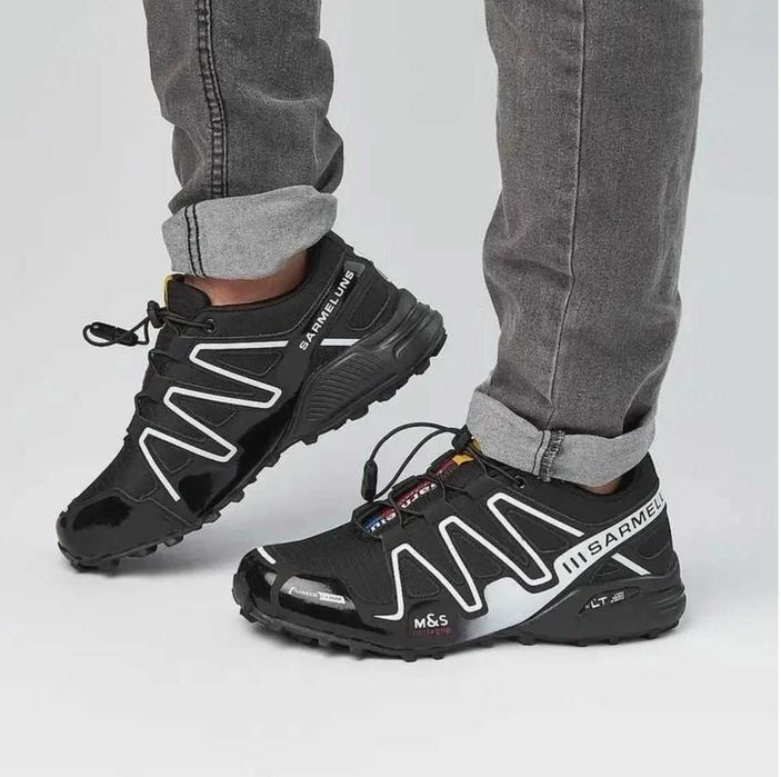 Походные спортивные кроссовки