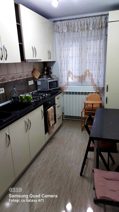 Închiriere apartament 3 camere