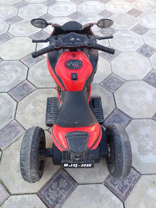 Детский мотоцикл трех колесный