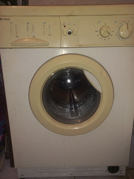 Продаётся стиральная машина Индезит.
