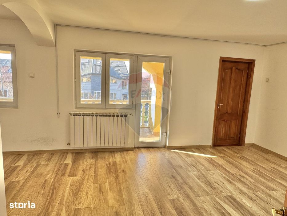 Casă / Vilă cu 6 camere de închiriat în zona Iosia