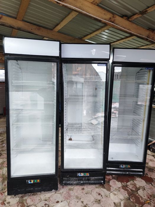 Продам витринный холодильники