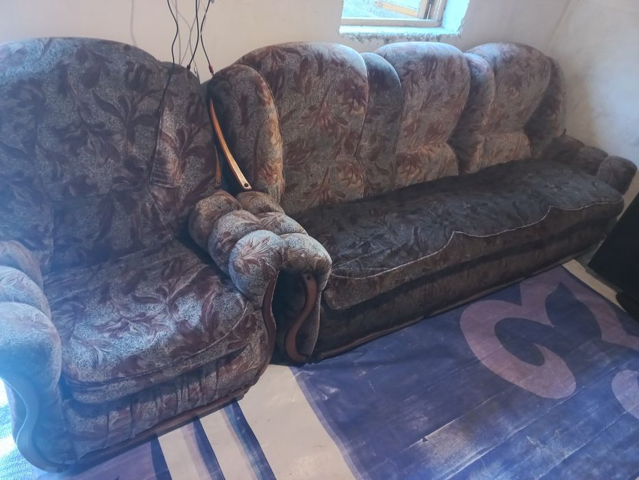 Мебель троика диван два кресла все всё раскладываются! Состояние отлич