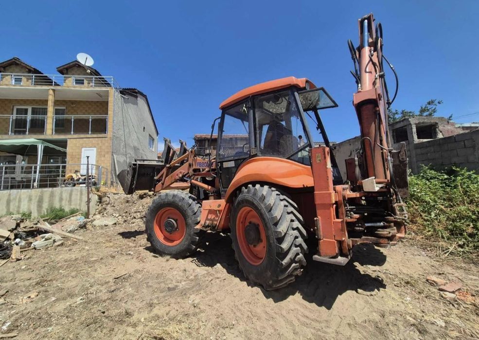 Услуги с мини багер, самосвал и комбиниран багер