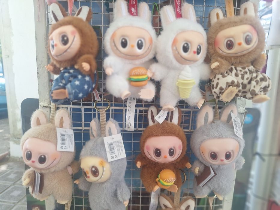 Лабубу  по избор на цвят модел и дрехи