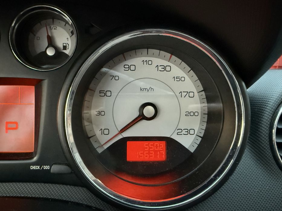 Продавам Peugeot 308 2.0 HDI