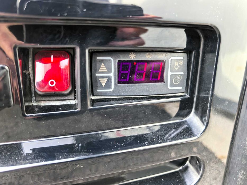 Хладилна витрина  320 литра, CF-390