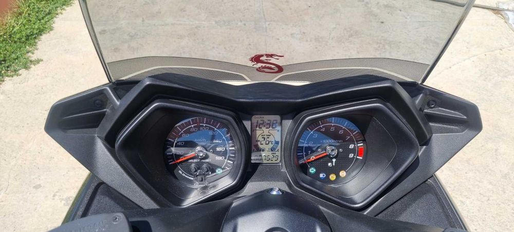 Скутер Yamaha X-MAX