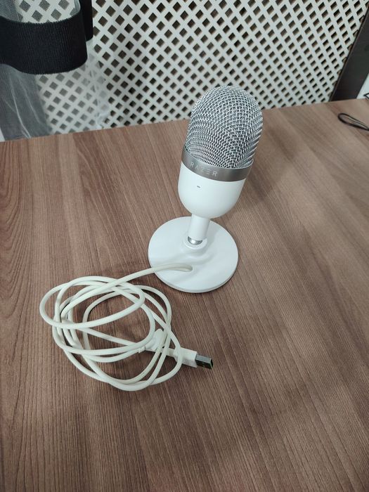 Микрофон Razer Seiren mini