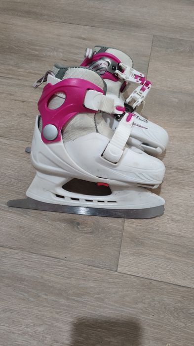 Продаются детские коньки