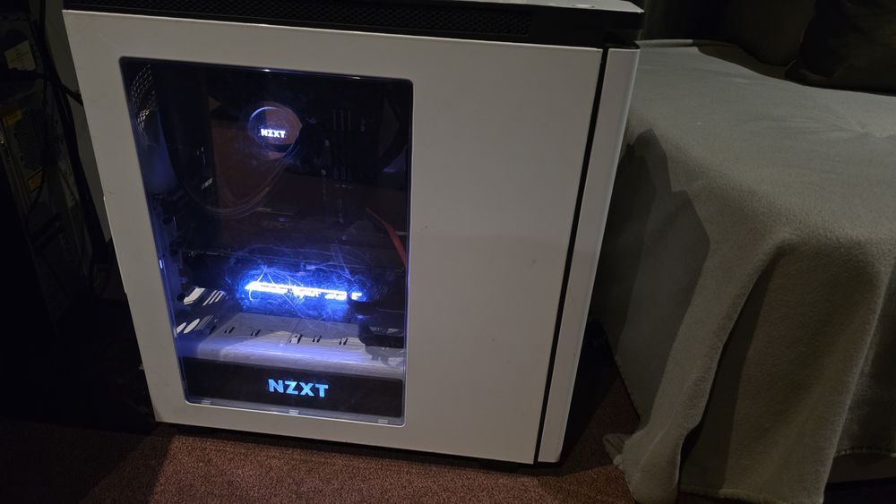 Настолен Компютър