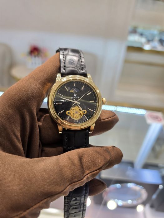 Продам красивве золотые часы 585 пробы
