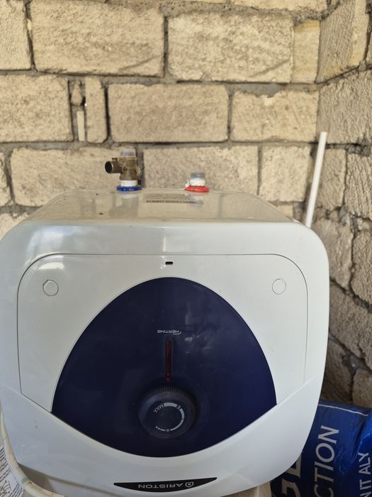 Продам аристон на запчасти