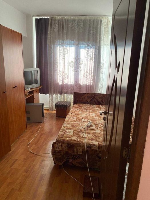Vand apartament cu 3 camere decomandat